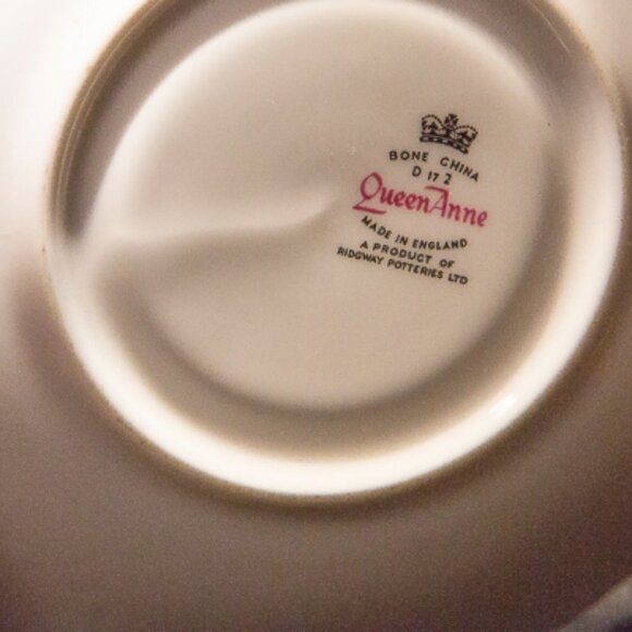 Vintage QUEEN ANNE English Bone China Multi Floral Cup and Saucer Patter… - Picture 6 of 16